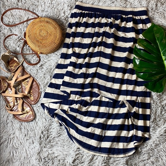 🌺 Xhilaration navy striped high low skirt L - Picture 1 of 2